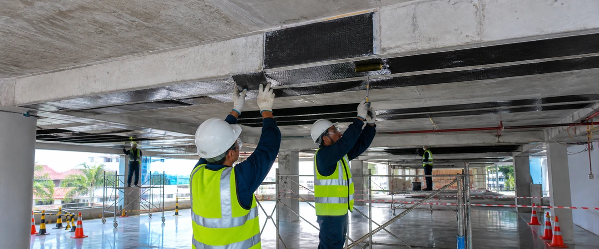 Aplikasi carbon fiber laminate pada pelat lantai beton existing untuk peningkatan kapasitas ruang