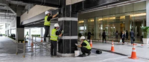 Pekerjaan carbon fiber laminate pada gedung komersial existing dengan gangguan operasional minimal