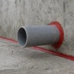 Aplikasi SikaSwell S-2 pada detail penetrasi pipa dan sambungan konstruksi beton